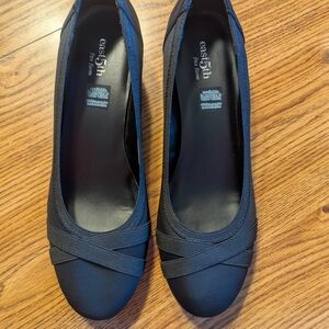 Easy Street Women's Black Pumps